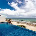 Casa Javi- Ocean Front Located Mid Isla Mujeres
