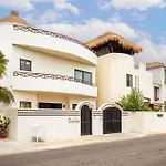 Casa Javi- Ocean Front Located Mid Isla Mujeres