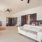Casa Javi- Ocean Front Located Mid Isla Mujeres