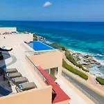360 Views, Waterfront Penthouse, Rooftop Pool