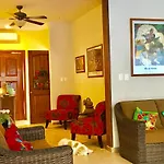 Casa Paloma Blanca Hostel