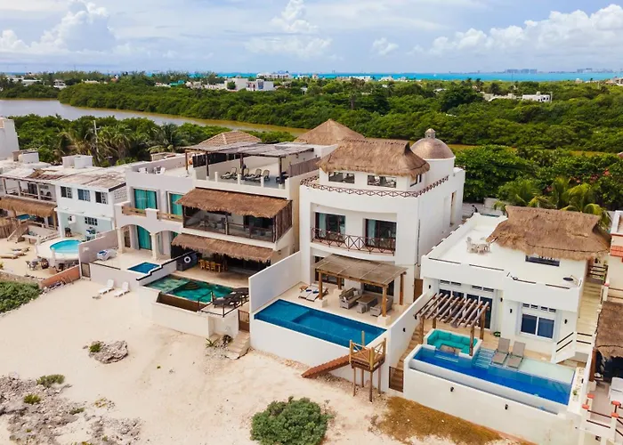 Casa Javi- Ocean Front Located Mid Isla Mujeres