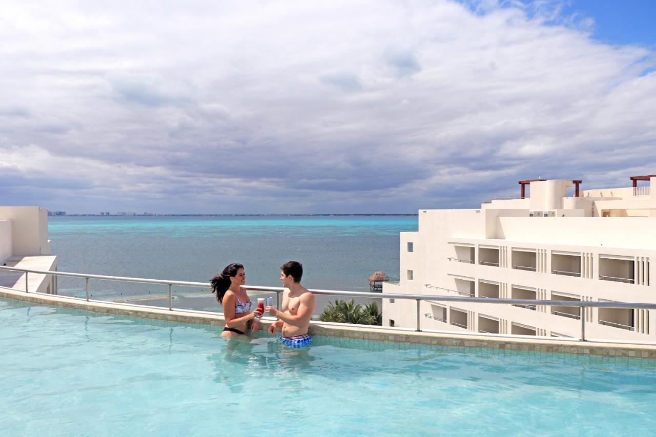 Izla Front Hotel