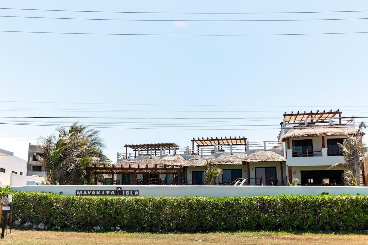 With Ocean View, Pool, Restaurant And Rooftop Holiday home