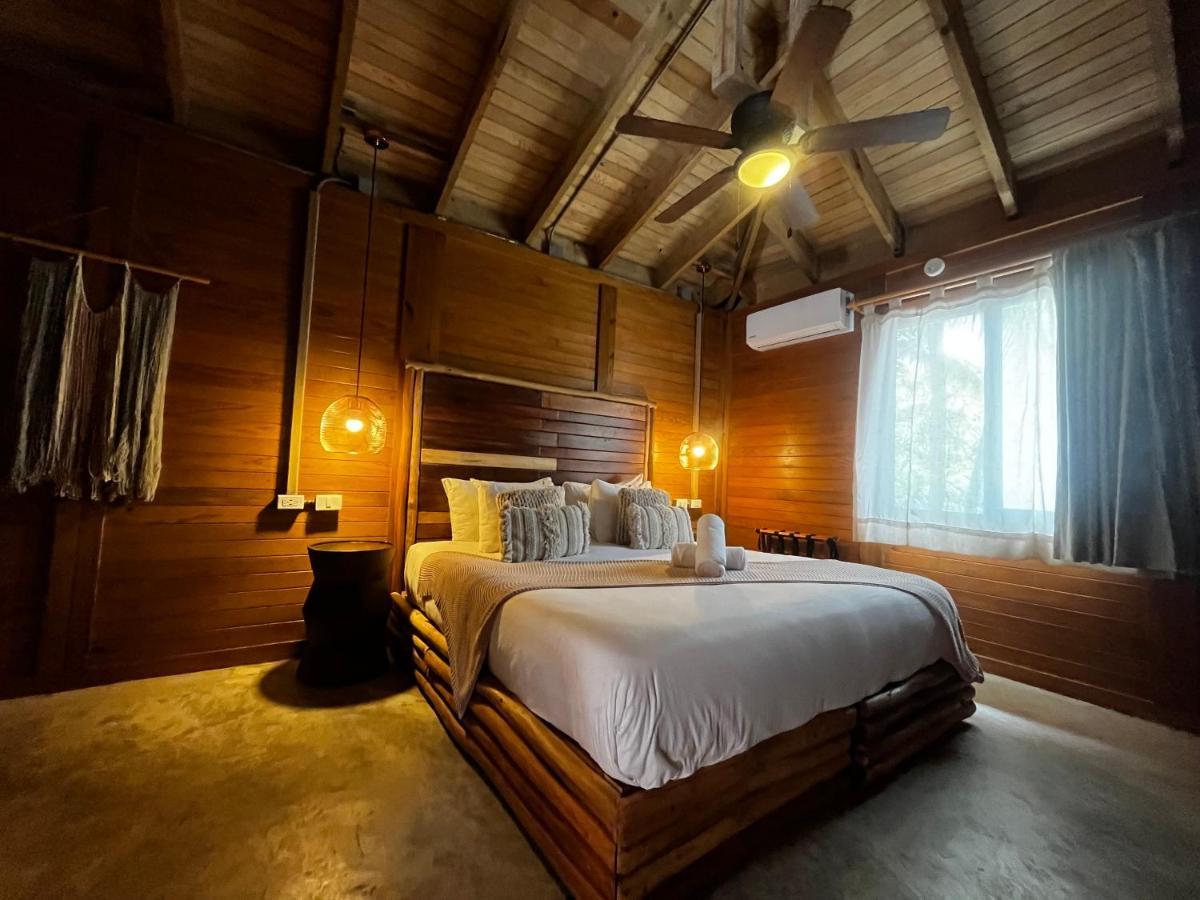 Hotel Selina Poc Na