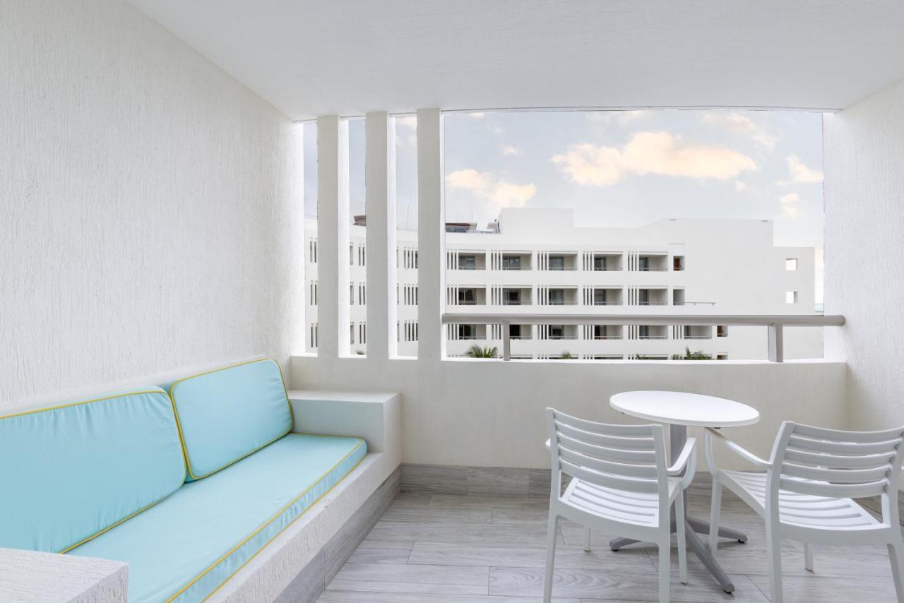 Izla Front Hotel