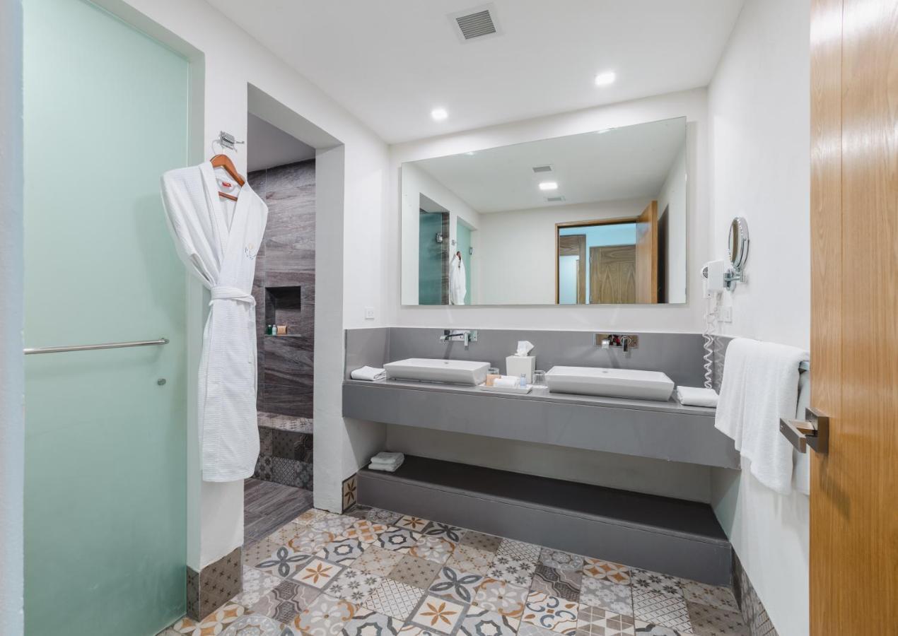 Izla Front Hotel 5*