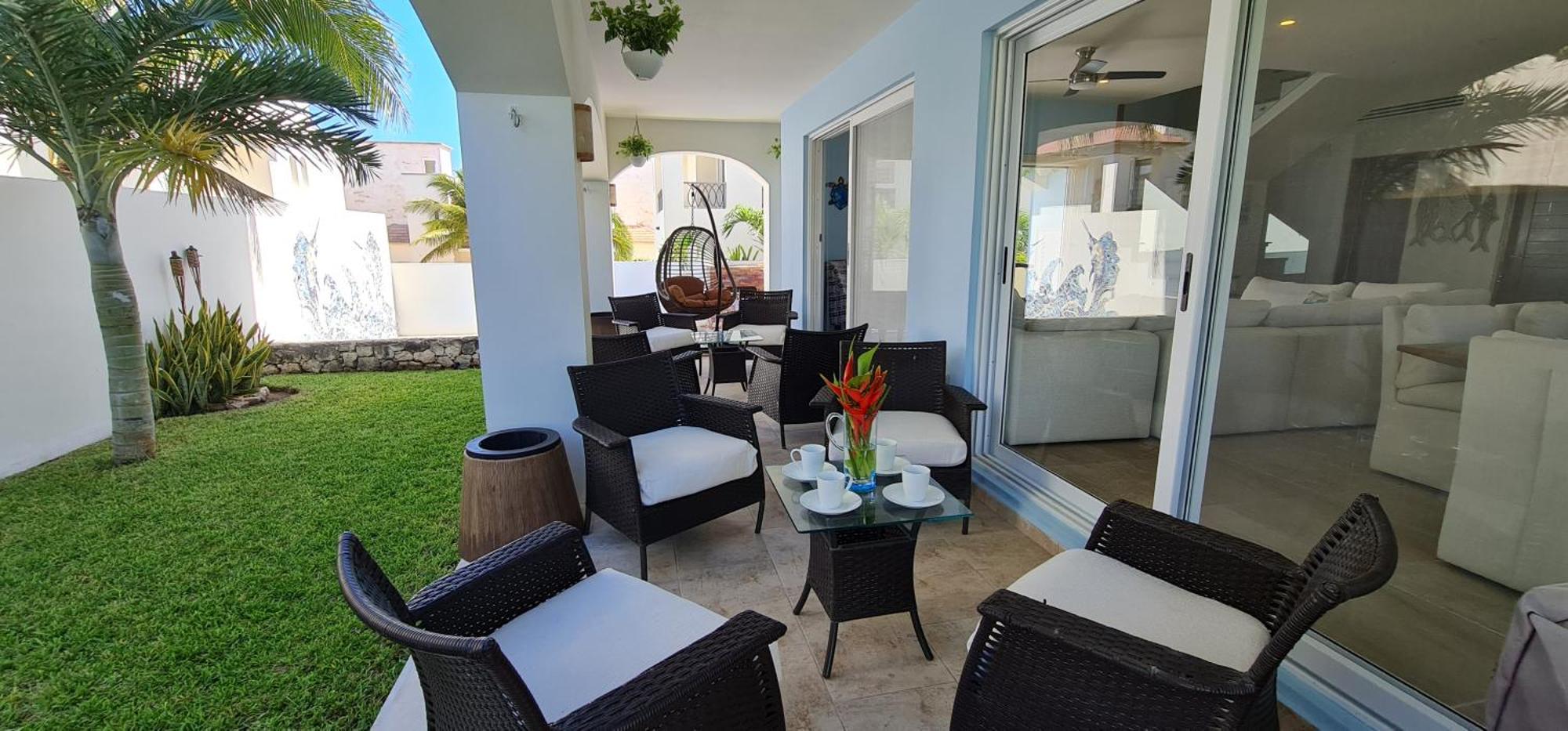Casa Reyes Stunning Rooftop Oceanview Villa
