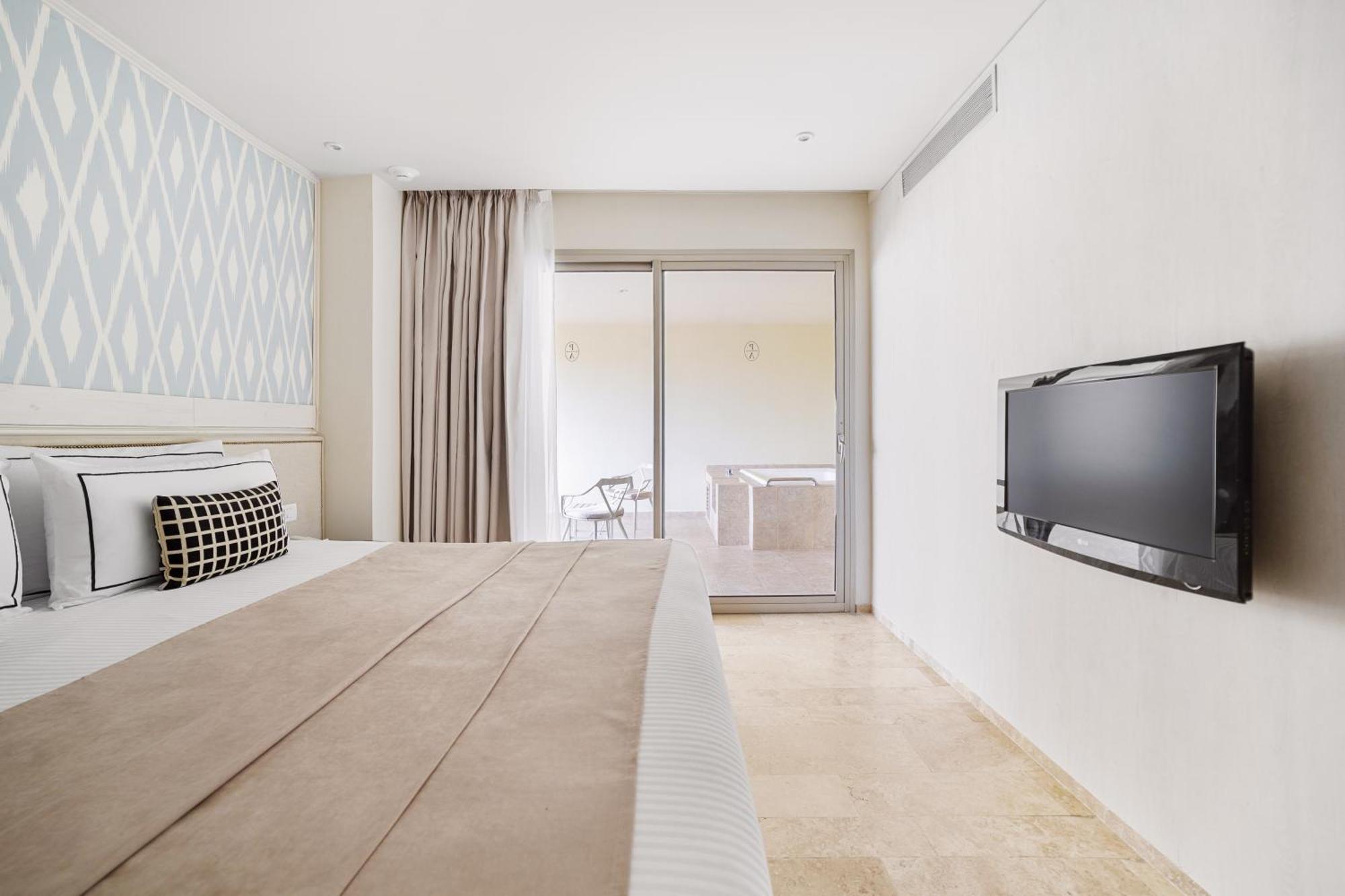 Resort Privilege Aluxes Adults Only 5*
