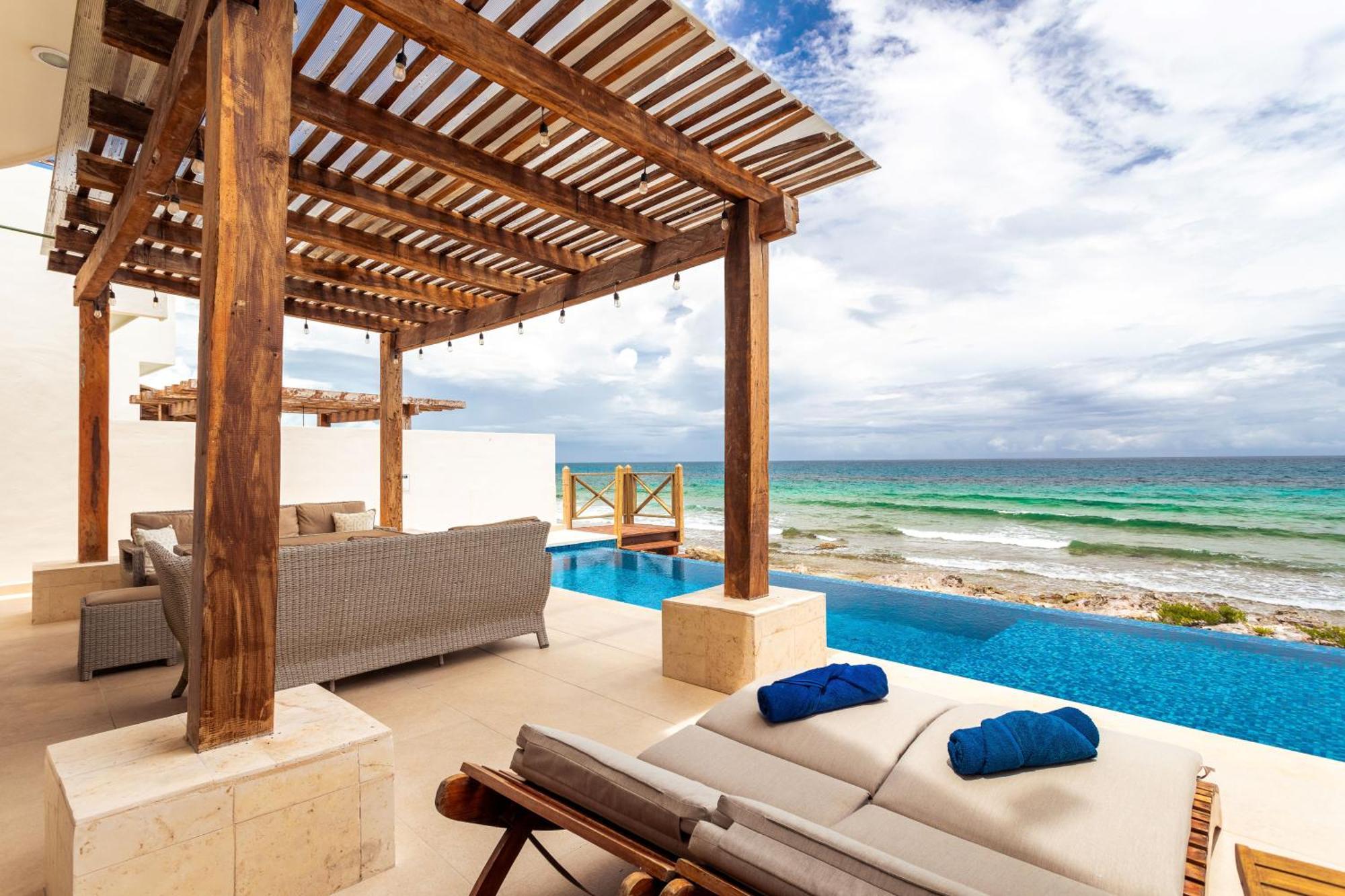 Villa Casa Javi- Ocean Front Located Mid