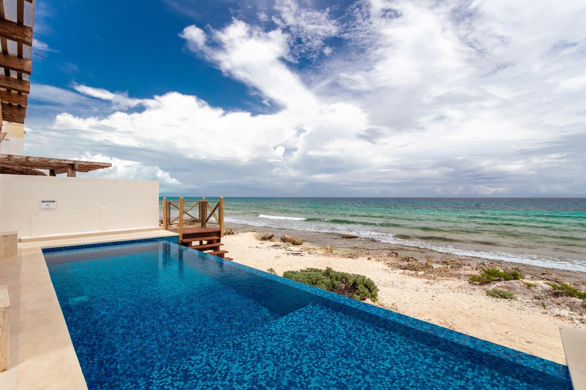 Casa Javi- Ocean Front Located Mid Villa *
