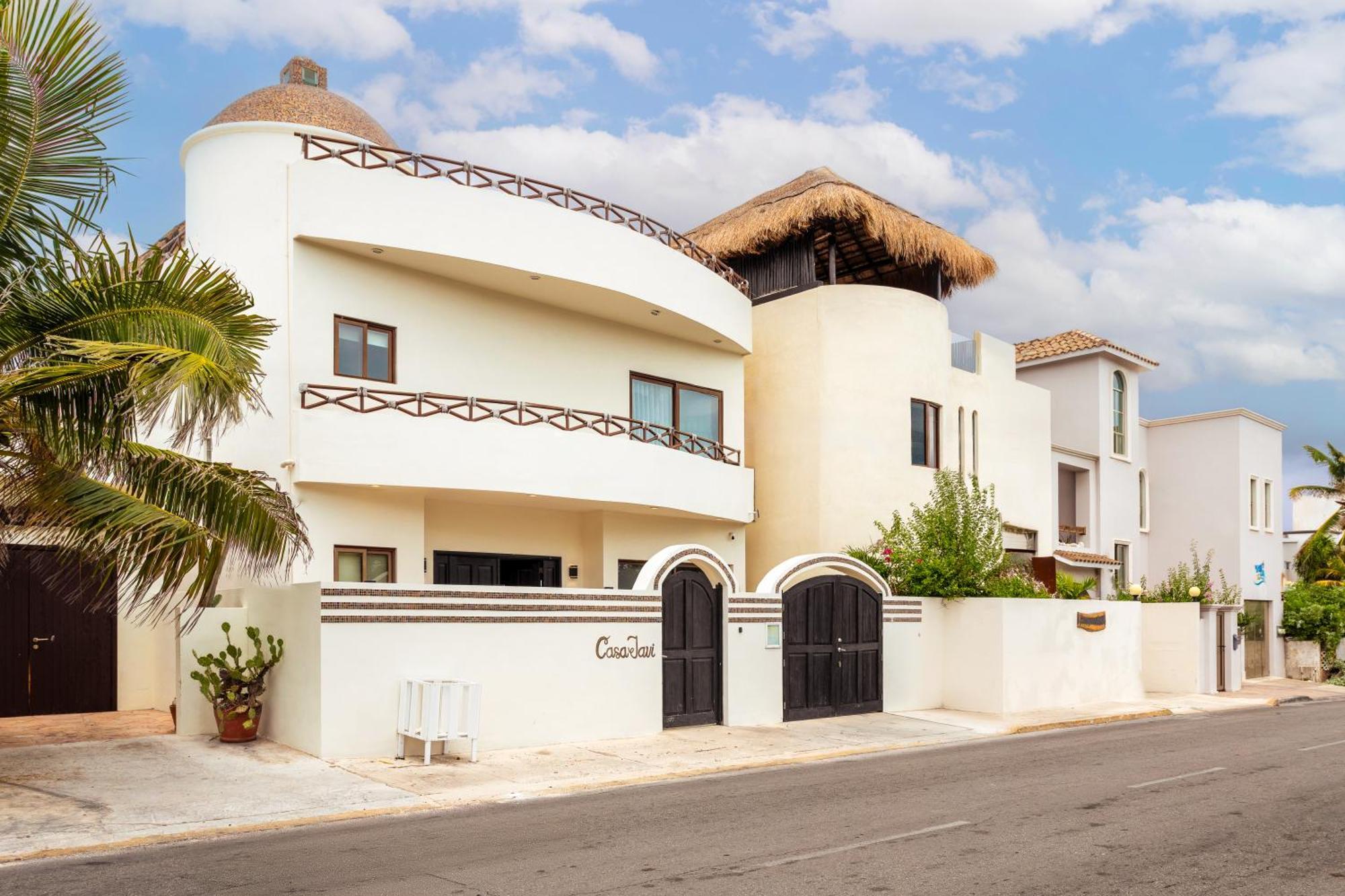 Villa Casa Javi- Ocean Front Located Mid Isla Mujeres