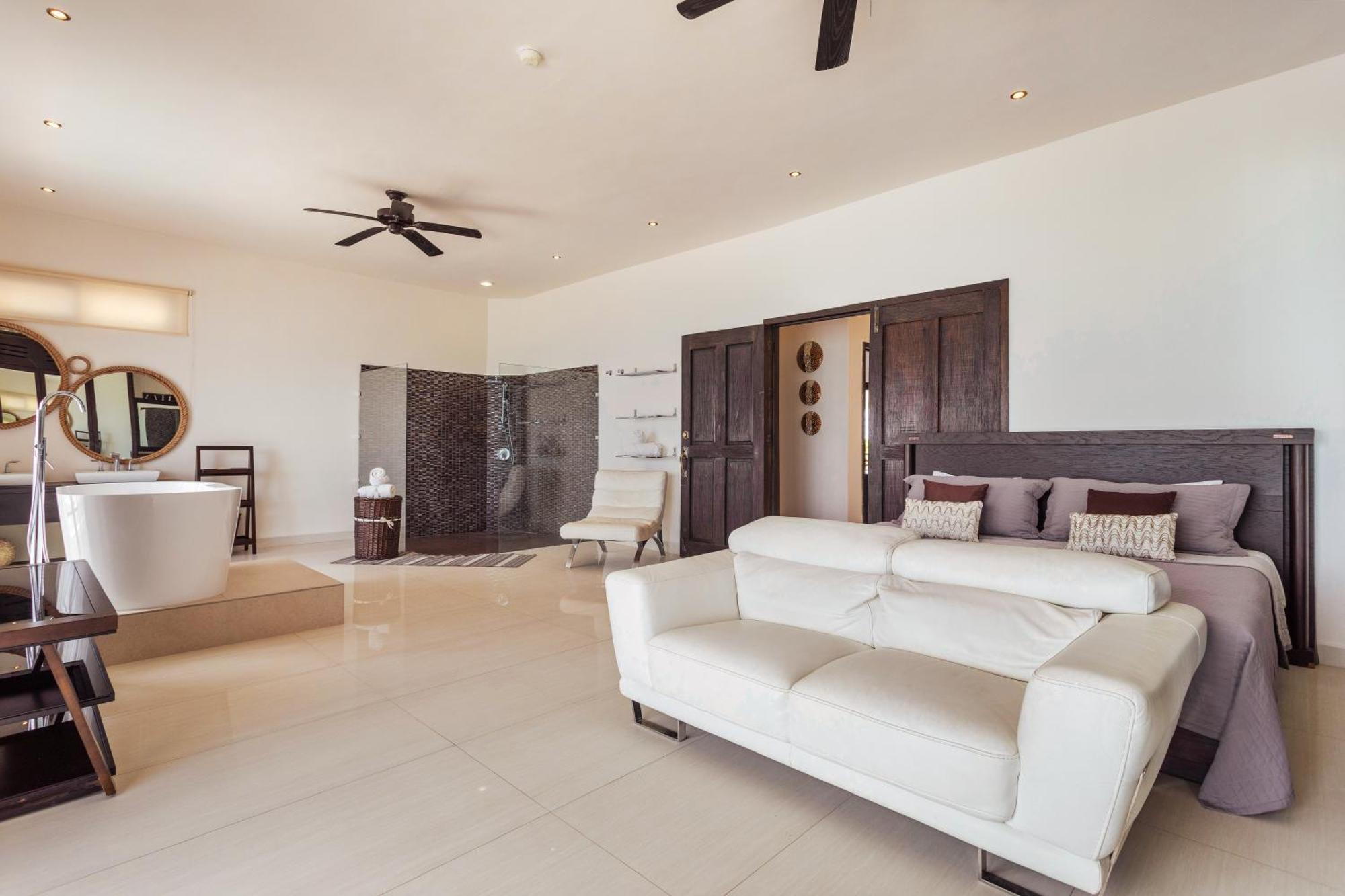 Villa Casa Javi- Ocean Front Located Mid