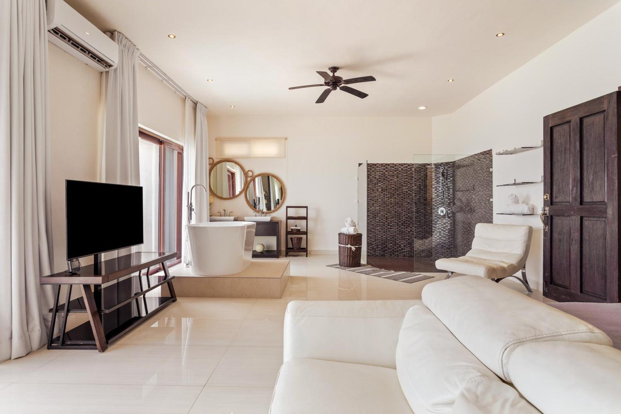 Casa Javi- Ocean Front Located Mid *