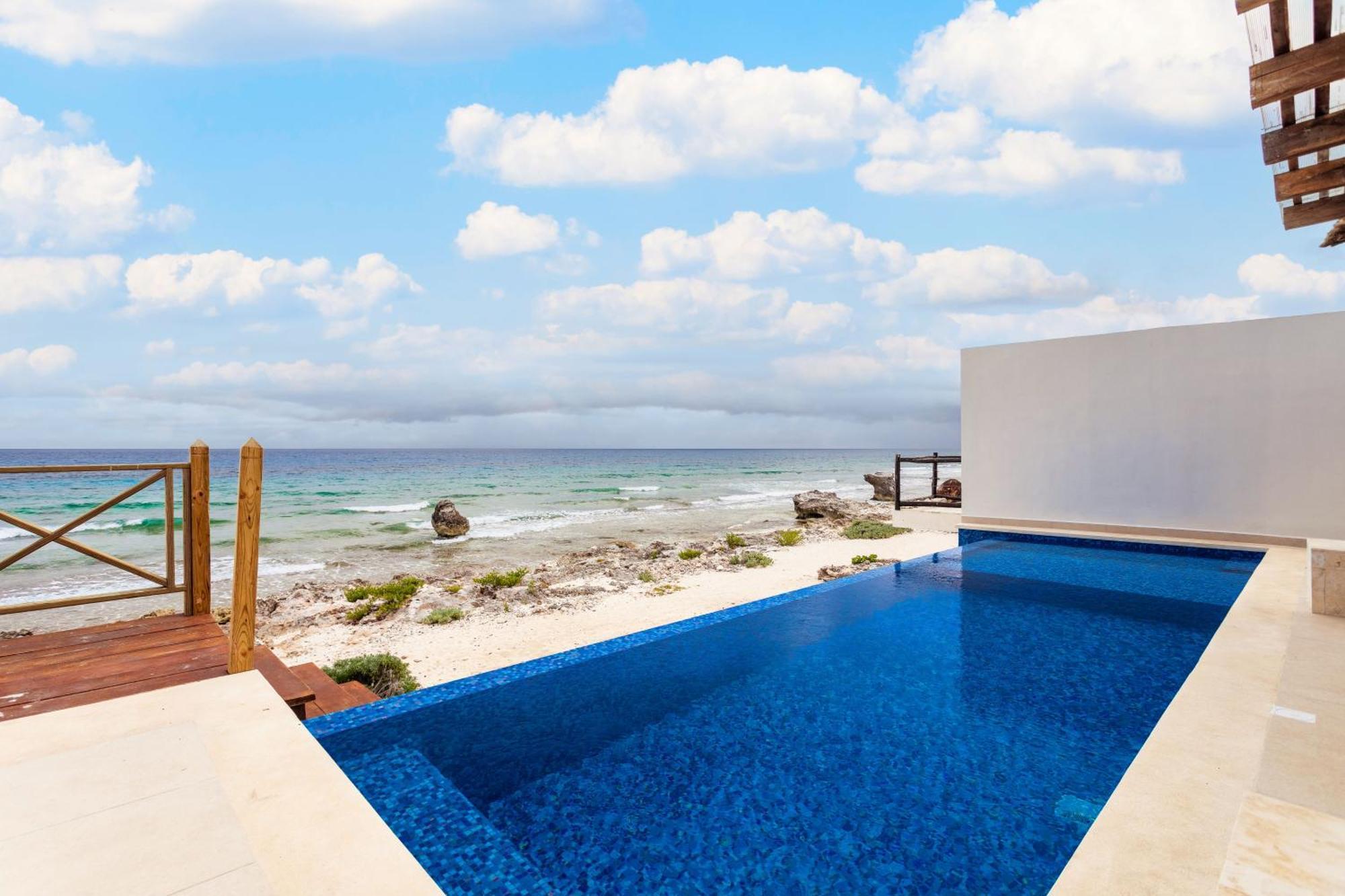 Villa Casa Javi- Ocean Front Located Mid