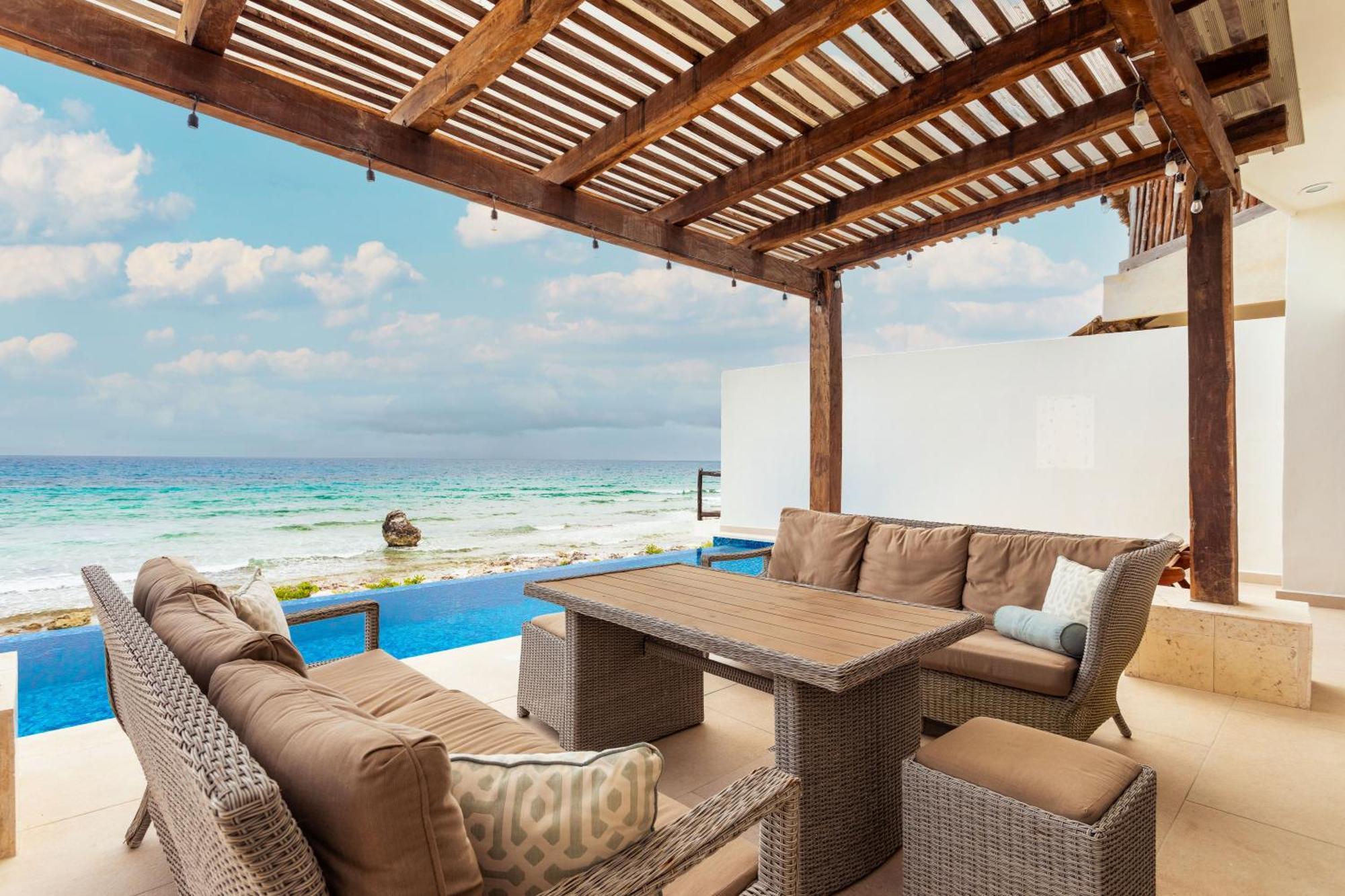 Casa Javi- Ocean Front Located Mid Villa *