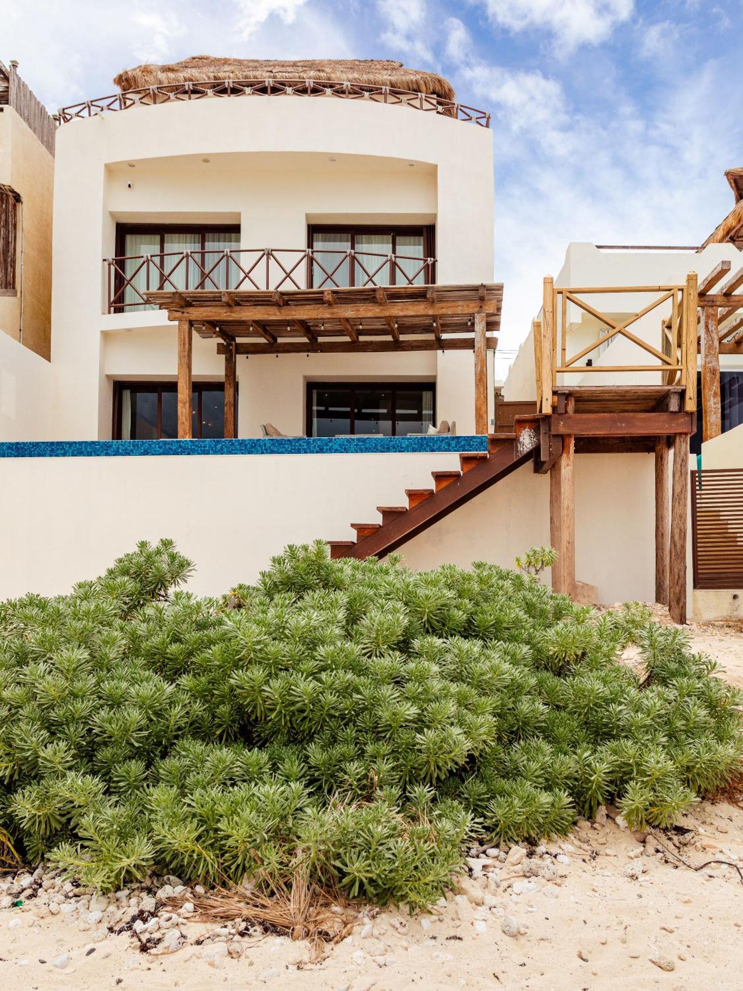 Villa Casa Javi- Ocean Front Located Mid *