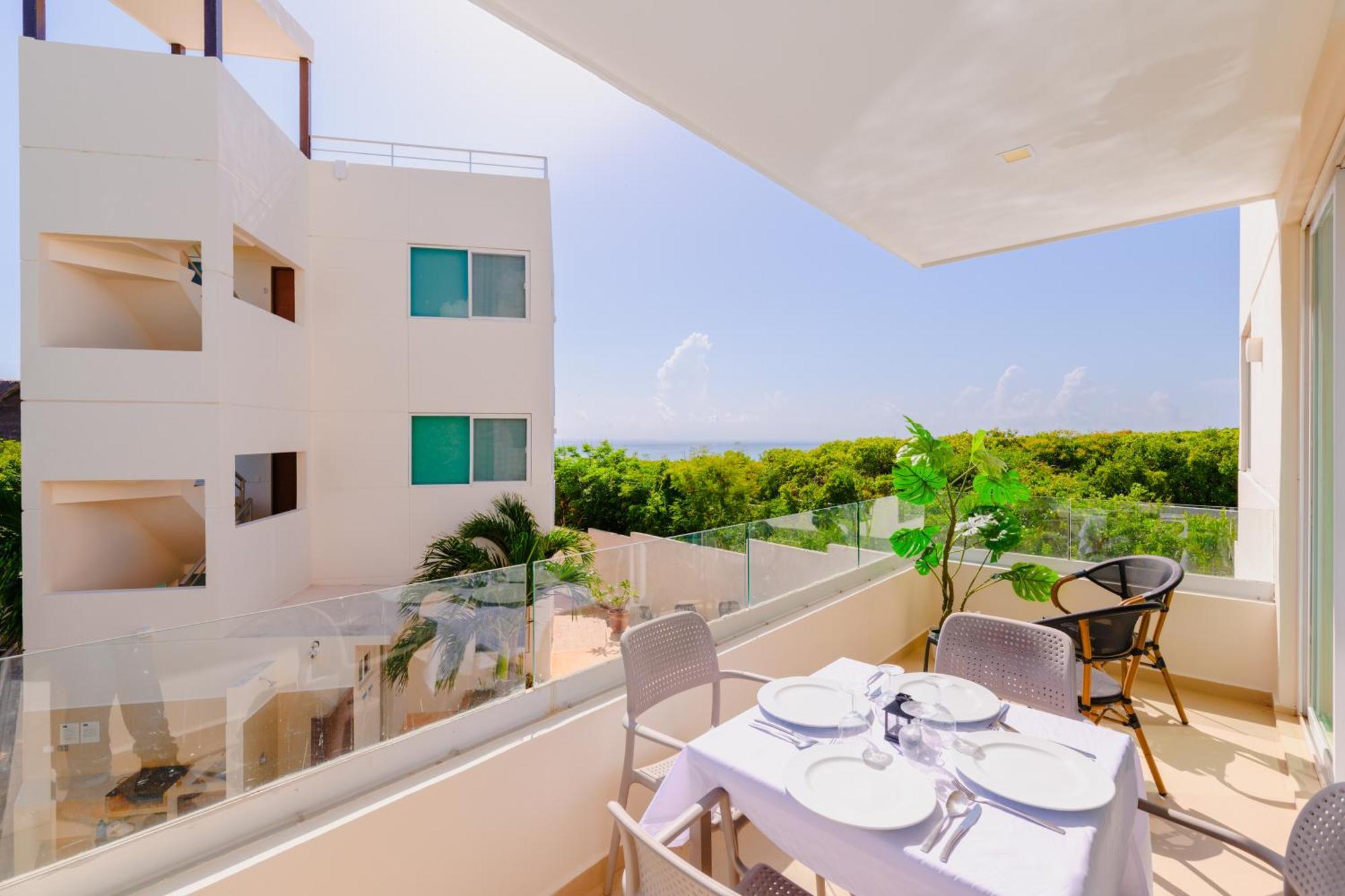 Azulea Hotel *