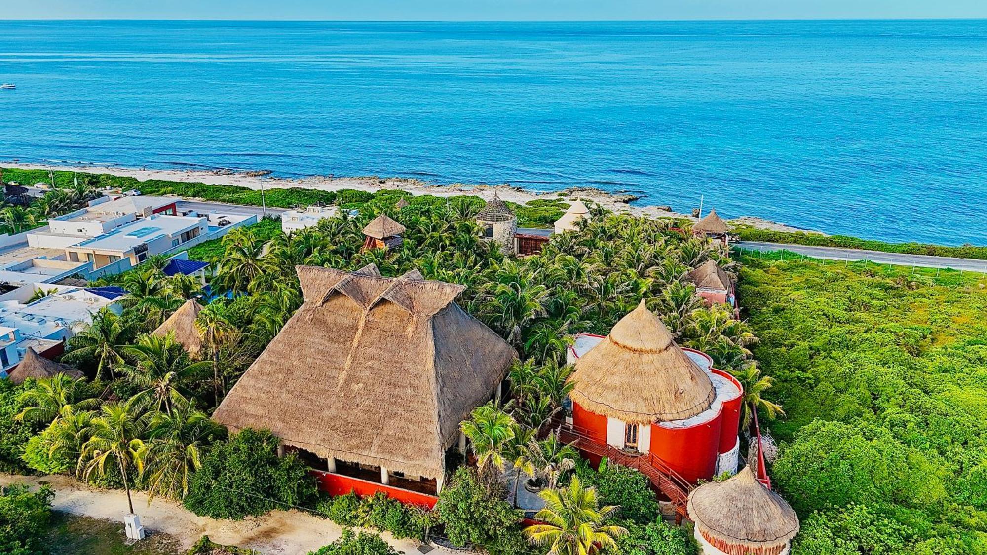 Azulea Hotel *