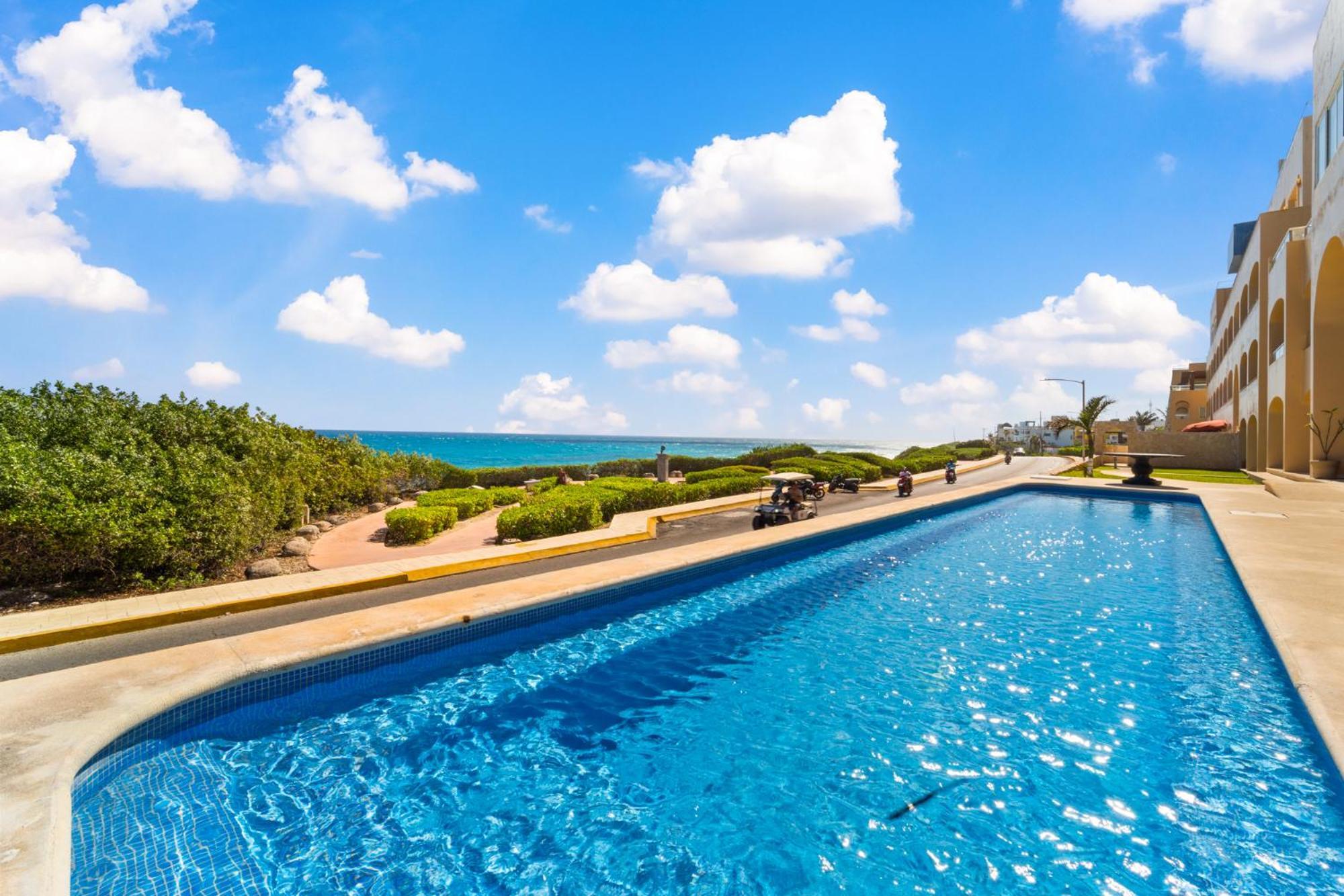 360 Views, Waterfront Penthouse, Rooftop Pool Isla Mujeres