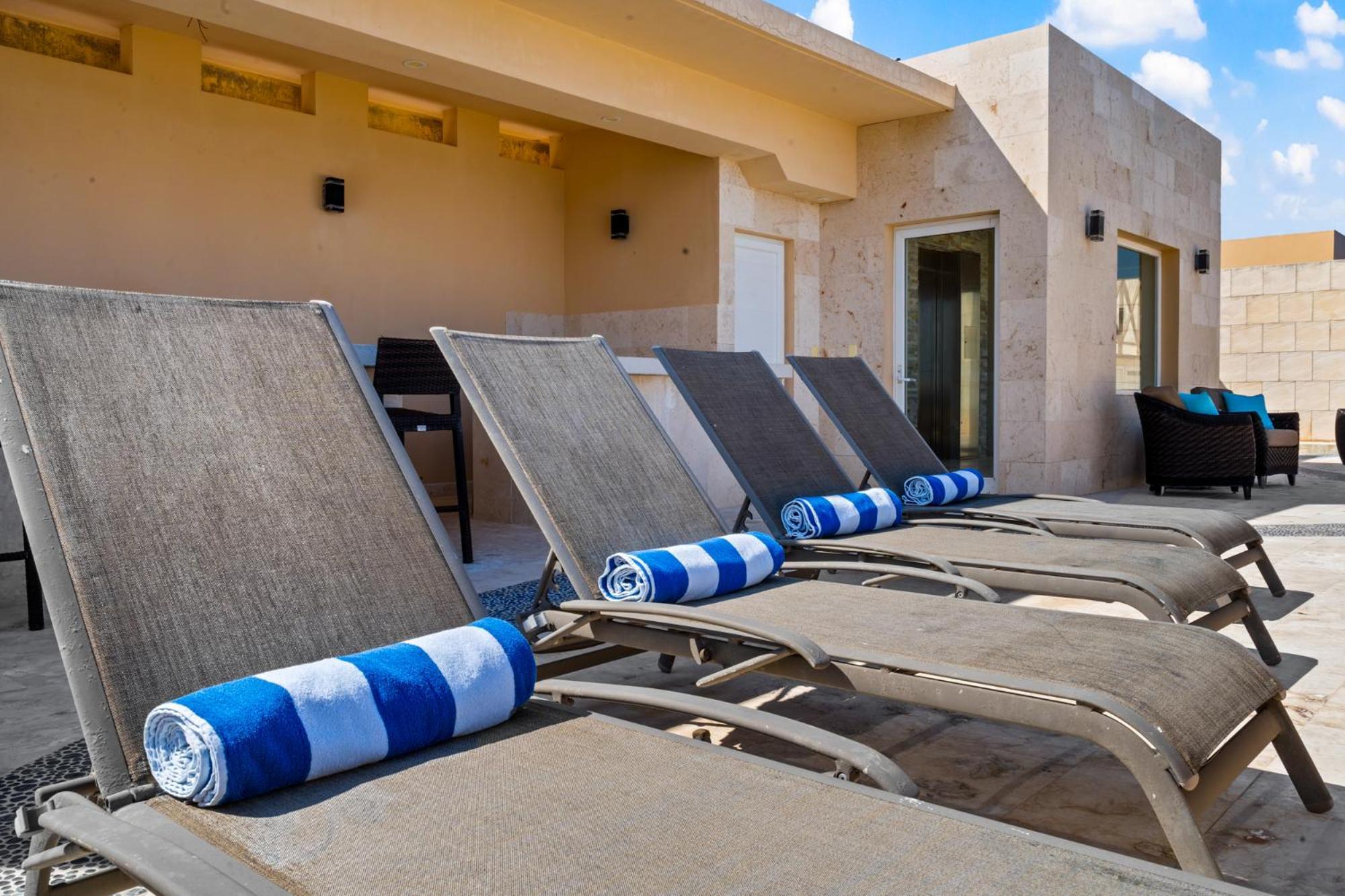 Apartment 360 Views, Waterfront Penthouse, Rooftop Pool Isla Mujeres