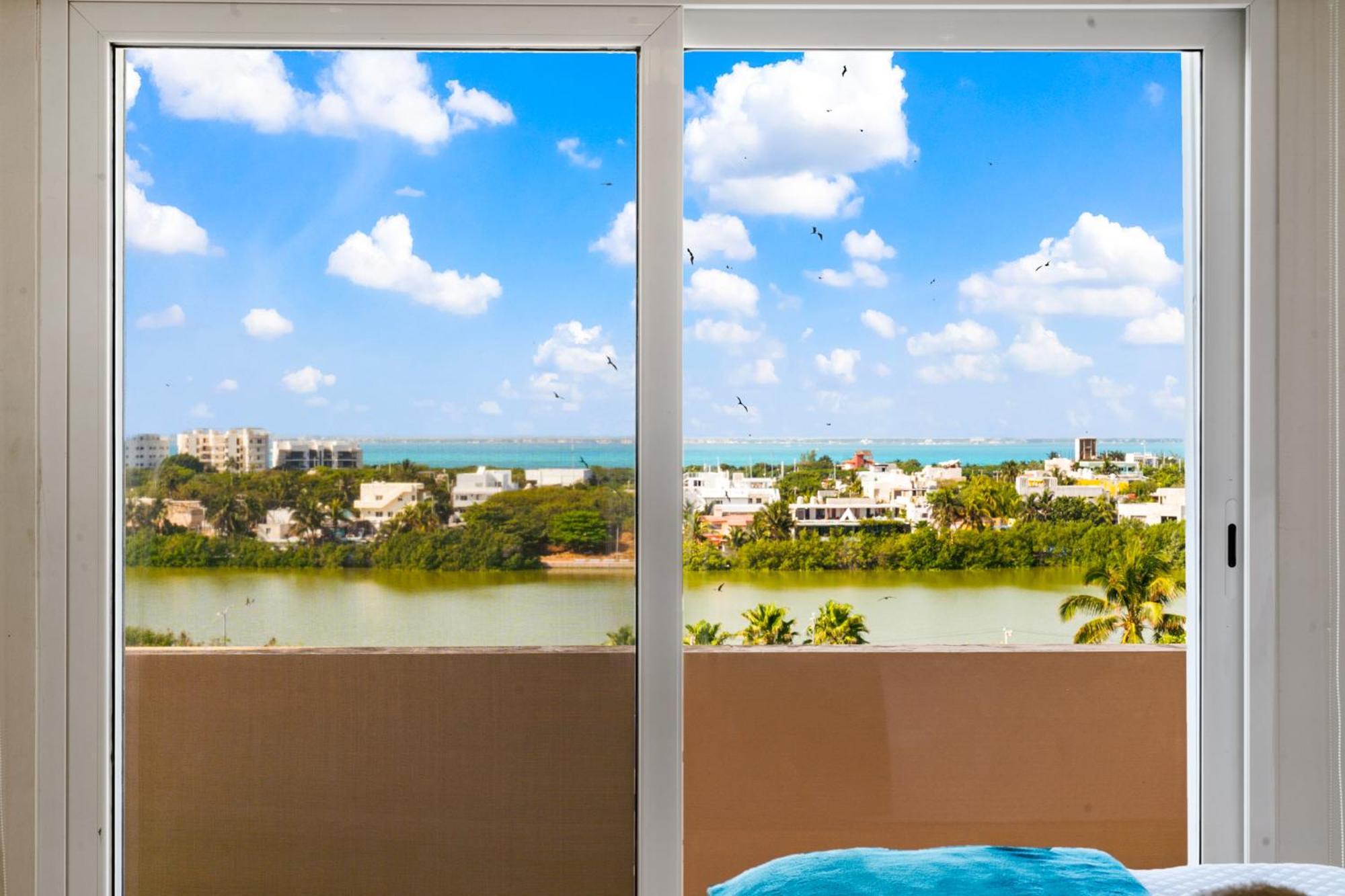 360 Views, Waterfront Penthouse, Rooftop Pool * Isla Mujeres