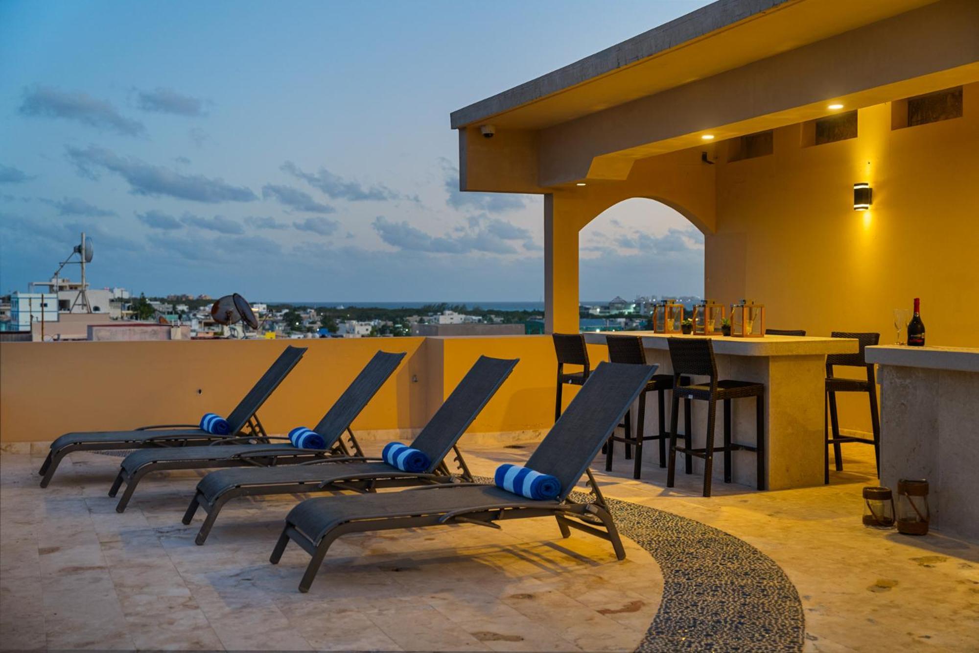 360 Views, Waterfront Penthouse, Rooftop Pool *