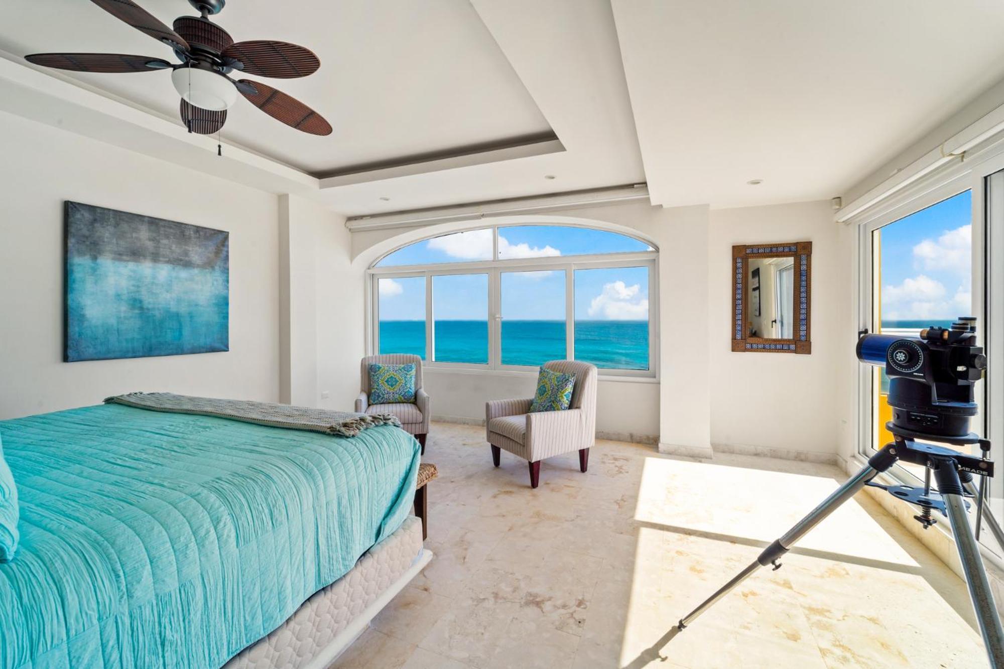 360 Views, Waterfront Penthouse, Rooftop Pool Apartment Isla Mujeres