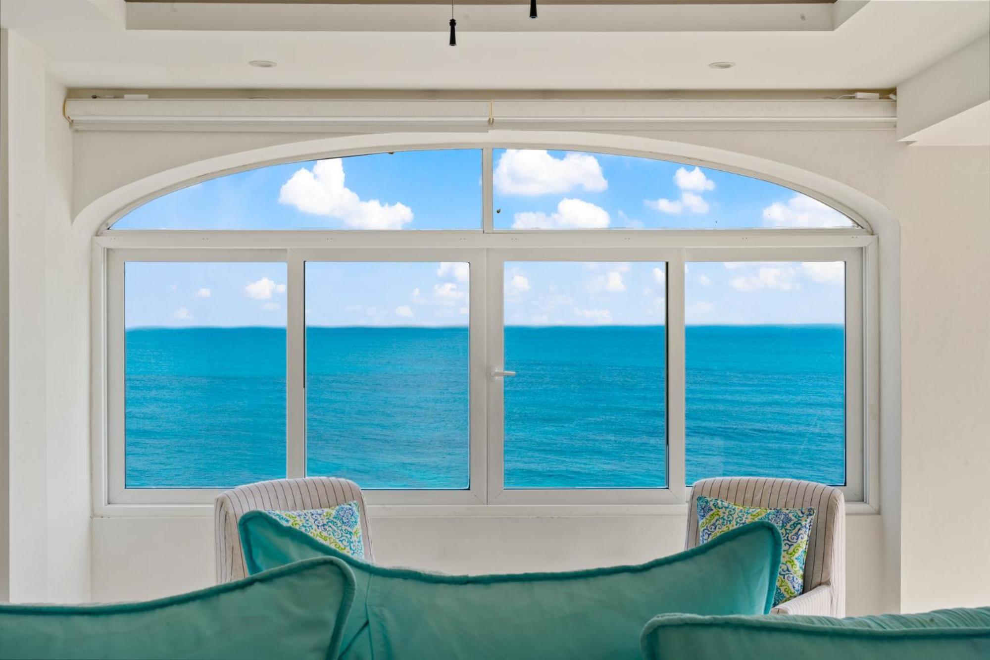 360 Views, Waterfront Penthouse, Rooftop Pool * Isla Mujeres