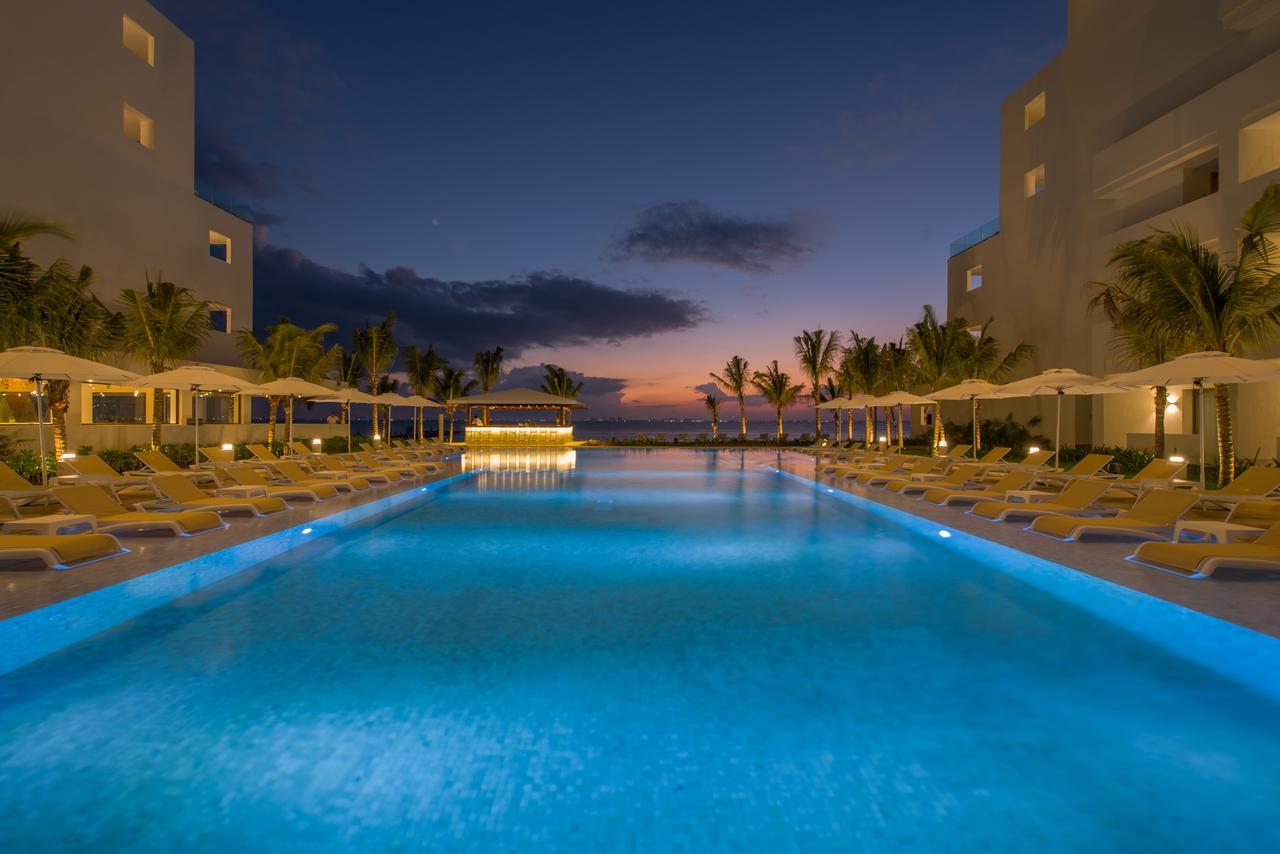Izla Front Hotel