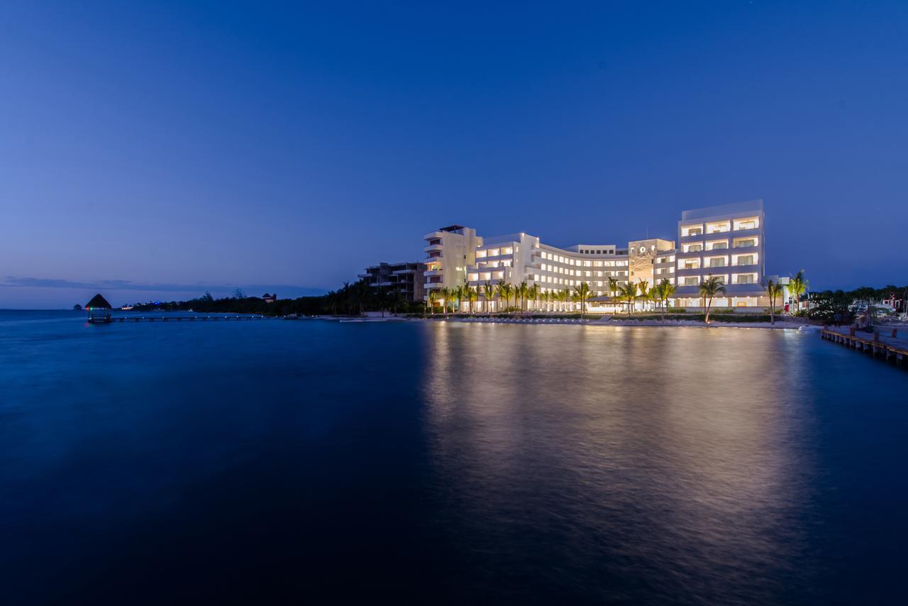 Izla Front Hotel