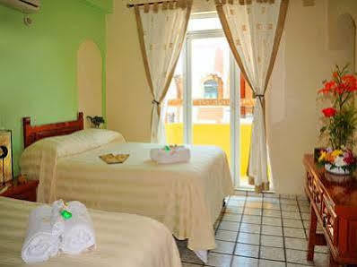 Hotel Bucaneros 3*