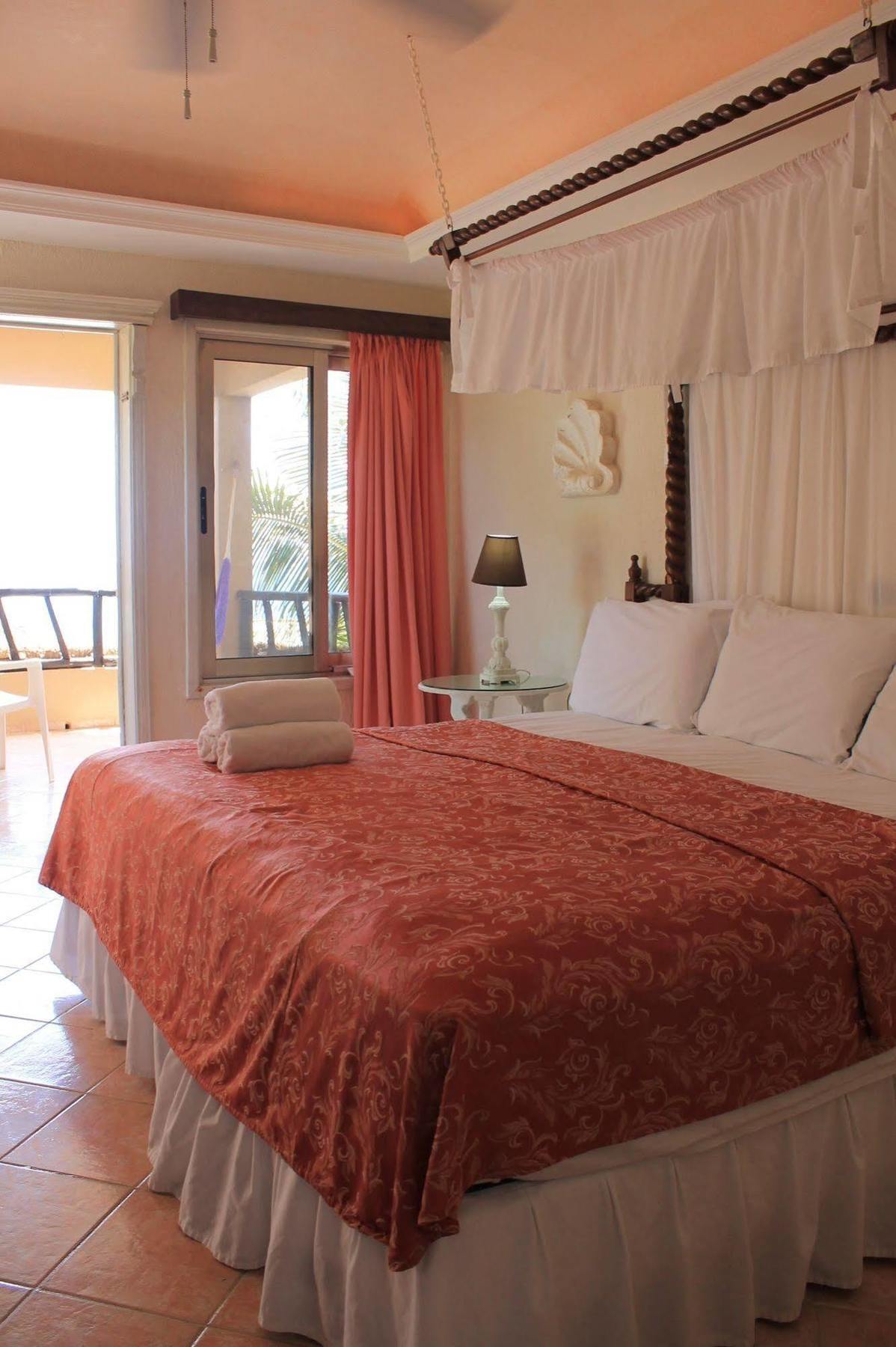 Hotel Playa La Media Luna