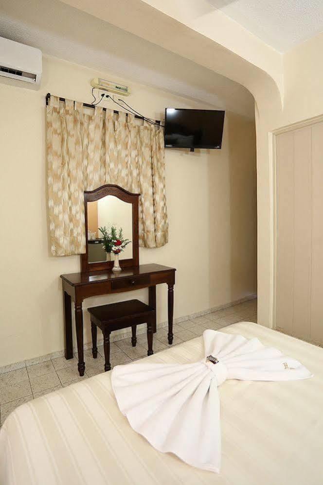 Bucaneros Hotel