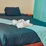 Les Trois Singes - Friendly Hostel