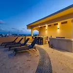 360 Views, Waterfront Penthouse, Rooftop Pool