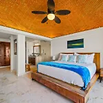 360 Views, Waterfront Penthouse, Rooftop Pool