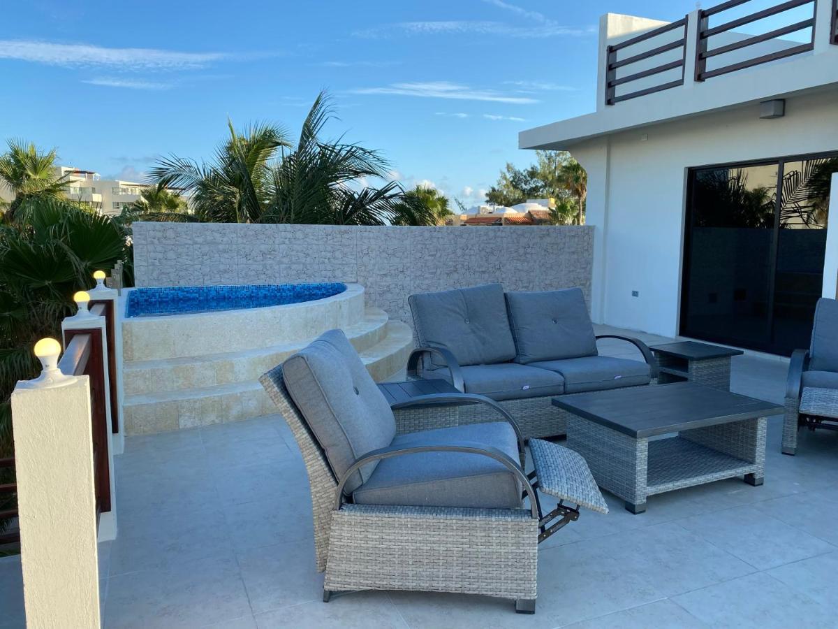 Hotel Cuxos Beachfront 4*