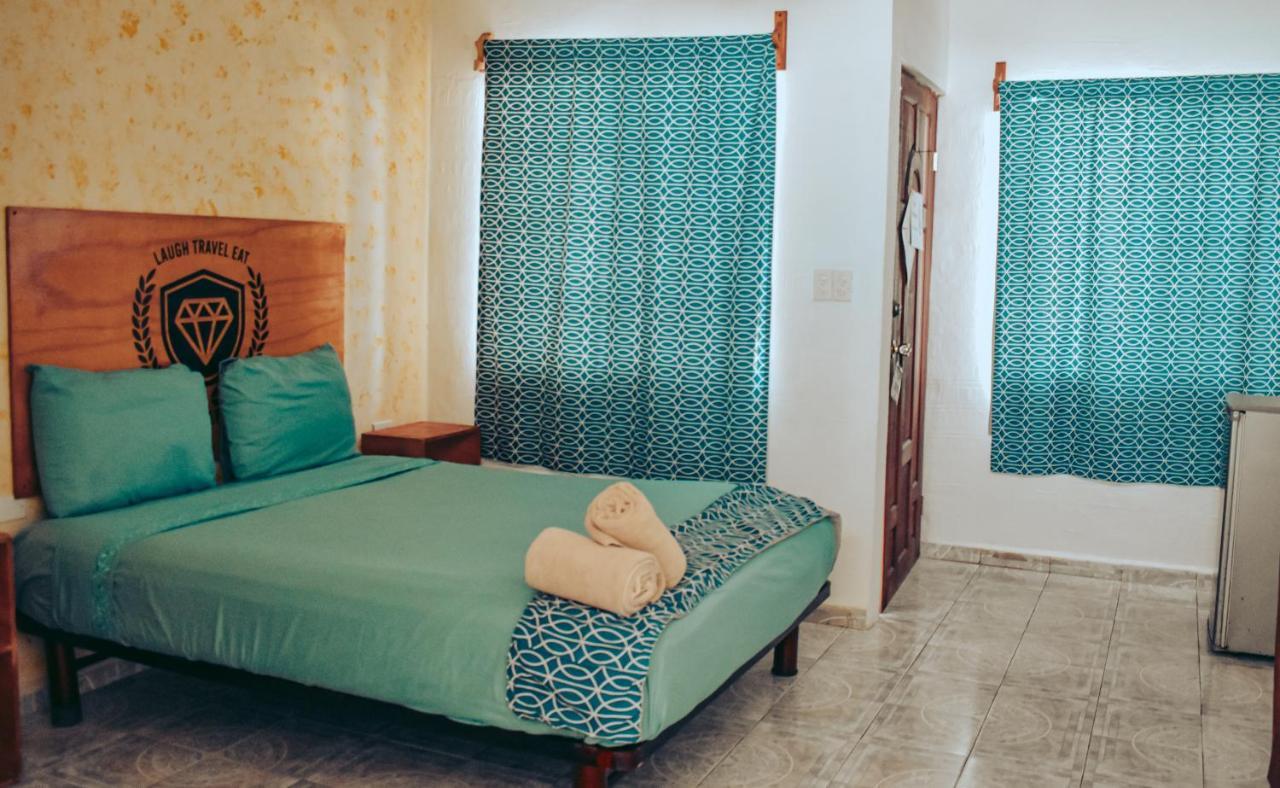 Hostel Les Trois Singes - Friendly Hostel Isla Mujeres