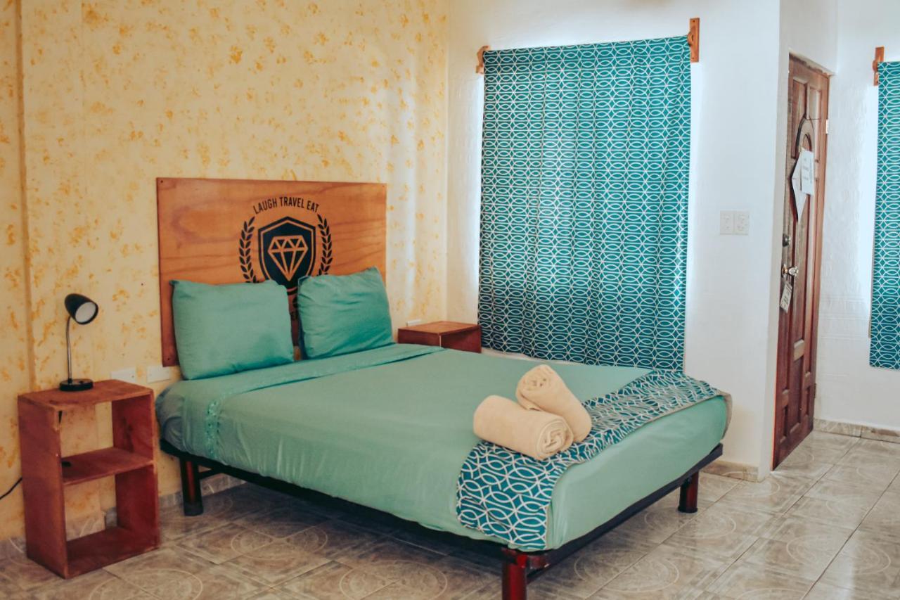 Les Trois Singes - Friendly Hostel * Isla Mujeres