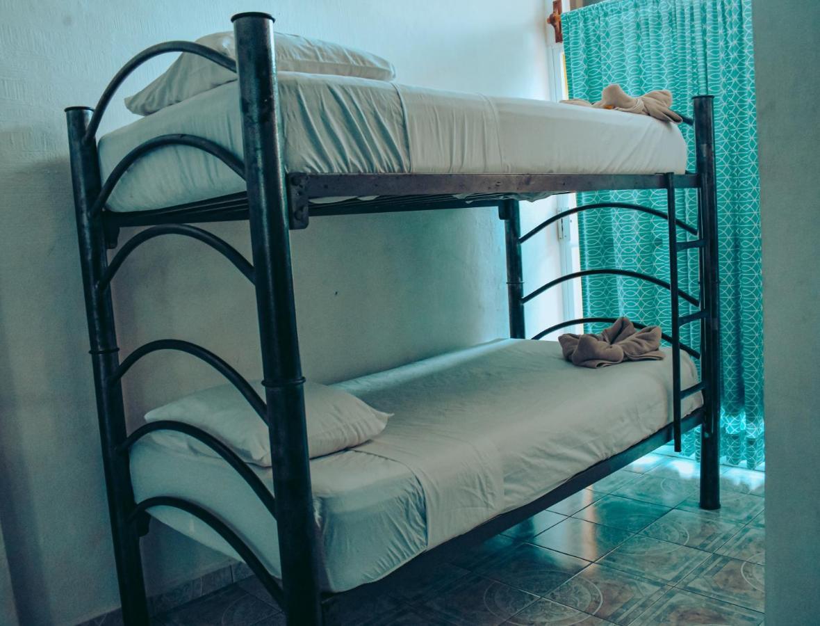 Les Trois Singes - Friendly Hostel *