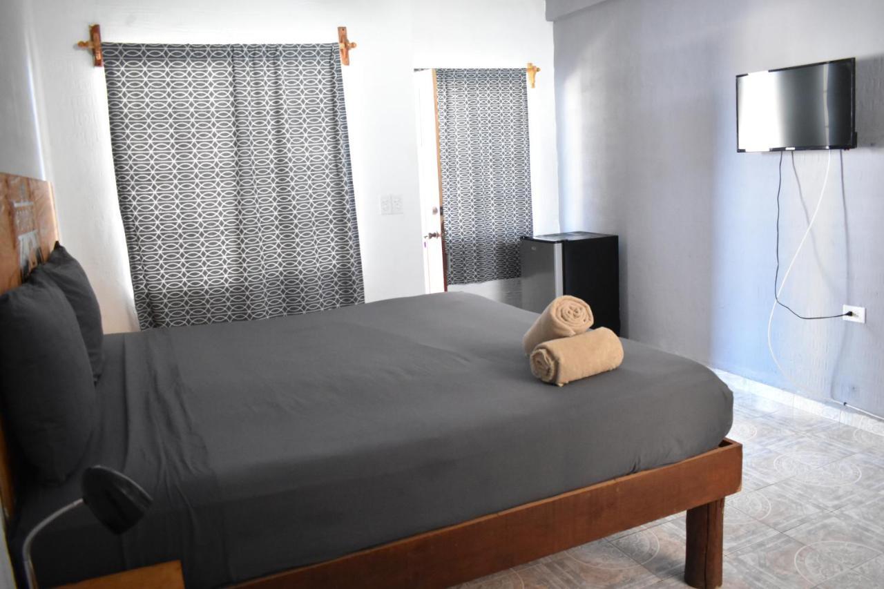 Les Trois Singes - Friendly Hostel *