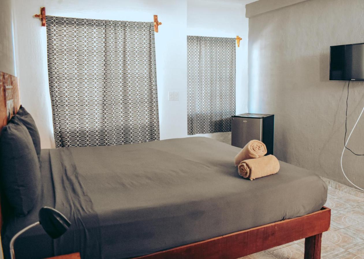 Les Trois Singes - Friendly Hostel *