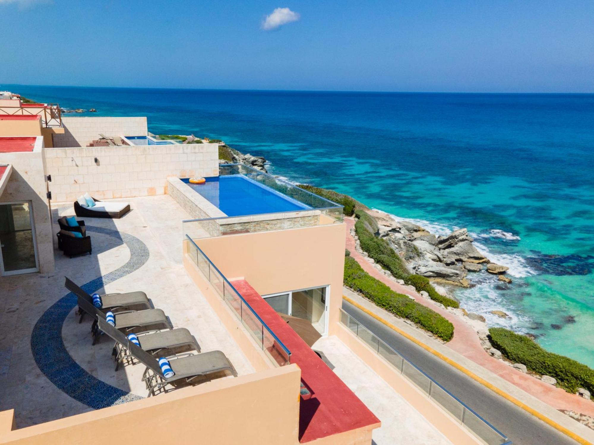 360 Views, Waterfront Penthouse, Rooftop Pool Apartment *