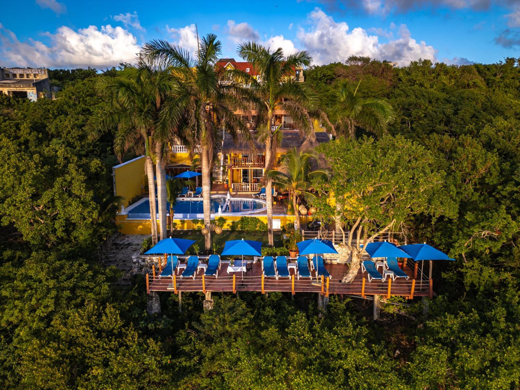 La Joya Hotel