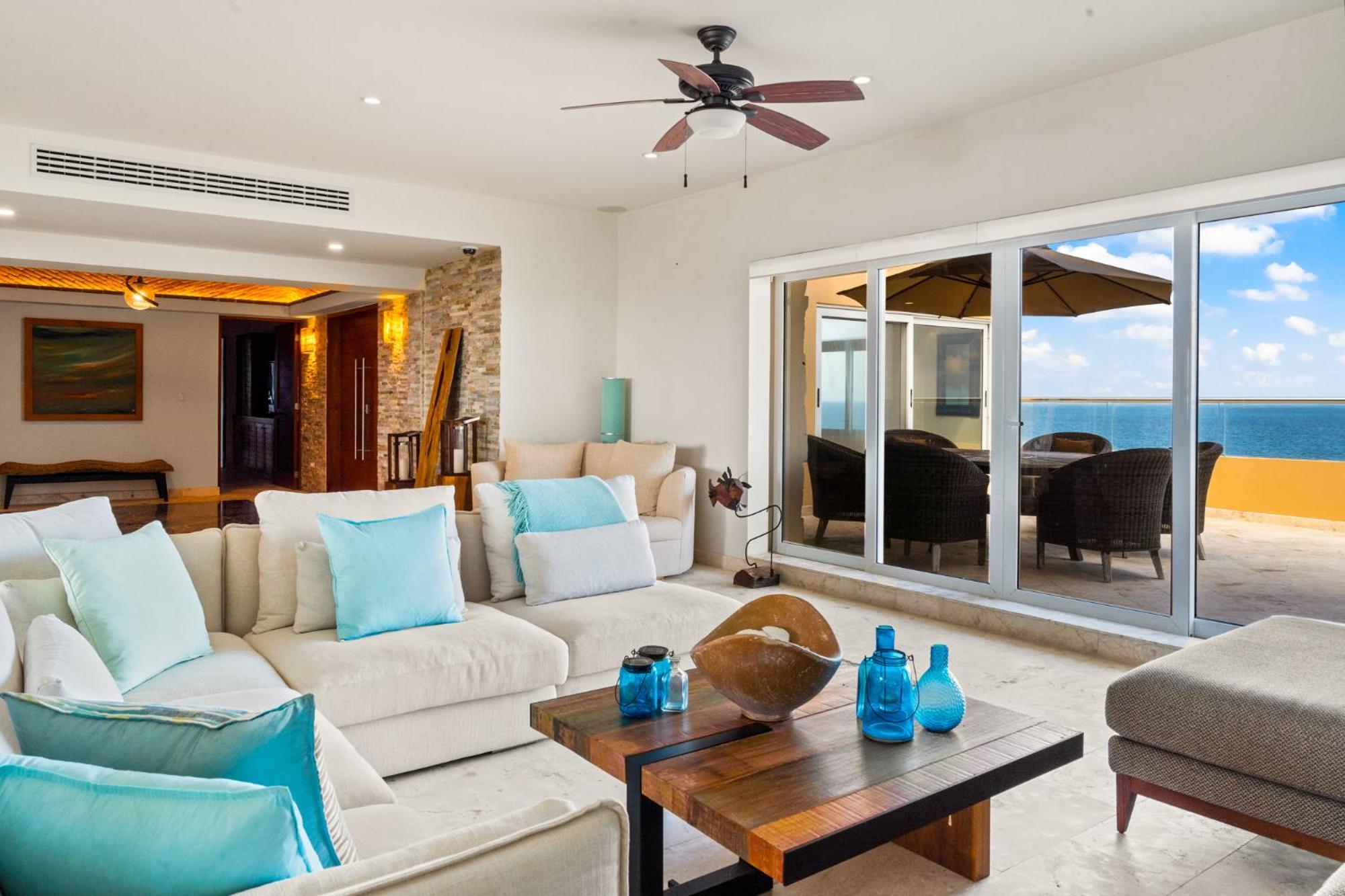 360 Views, Waterfront Penthouse, Rooftop Pool Isla Mujeres