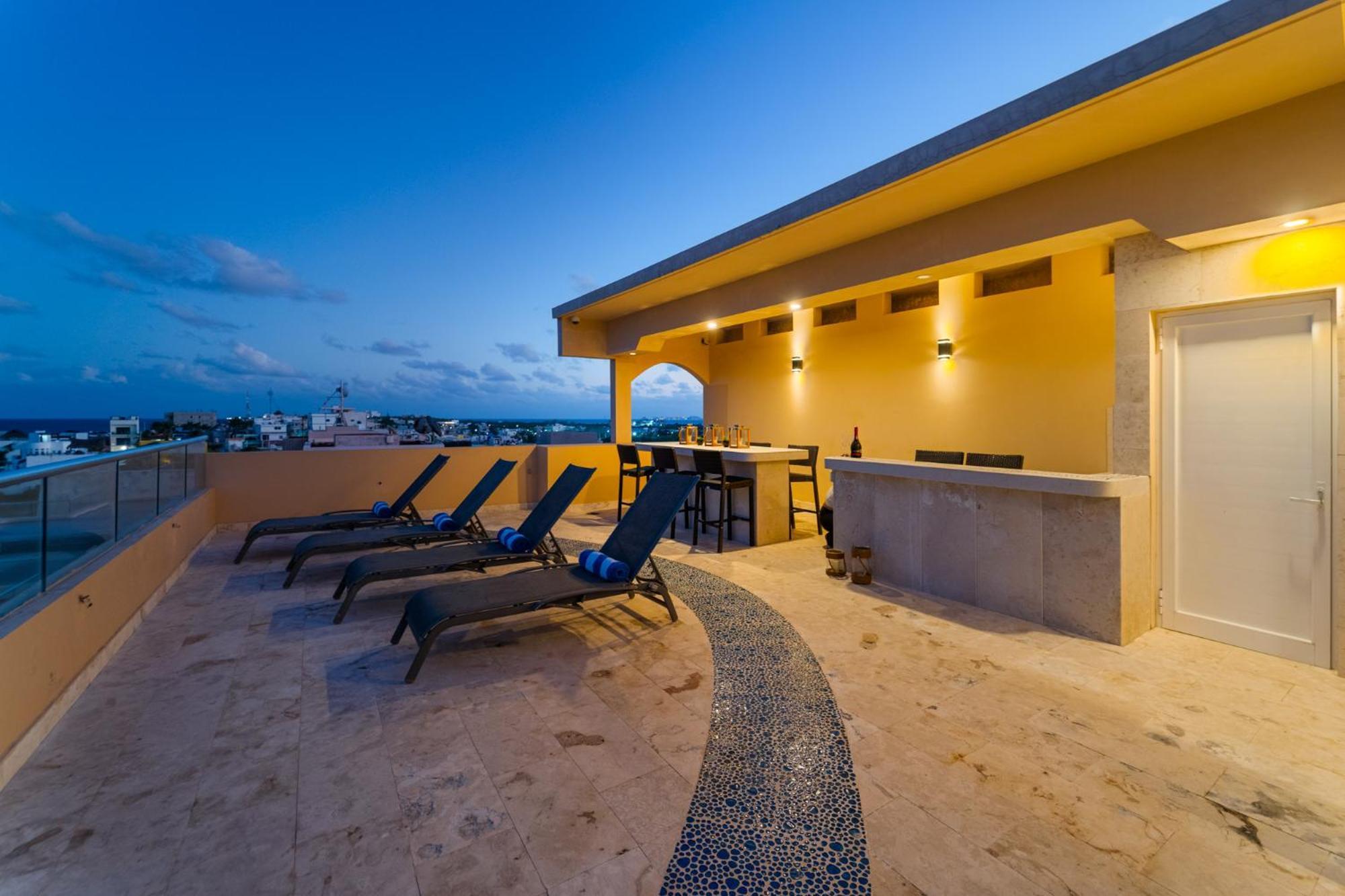 360 Views, Waterfront Penthouse, Rooftop Pool * Isla Mujeres