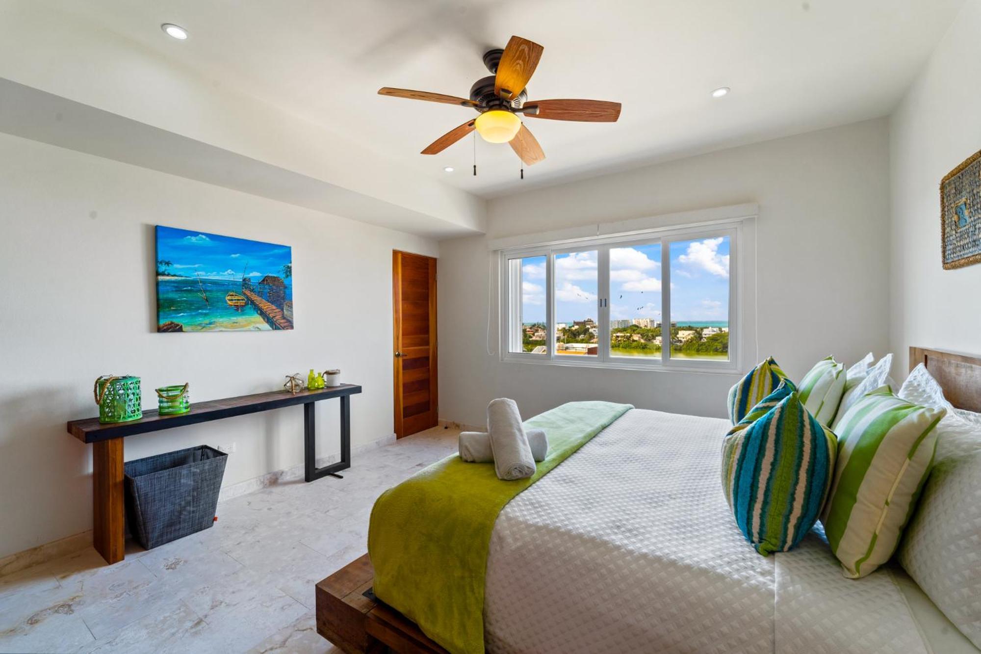 Apartment 360 Views, Waterfront Penthouse, Rooftop Pool *