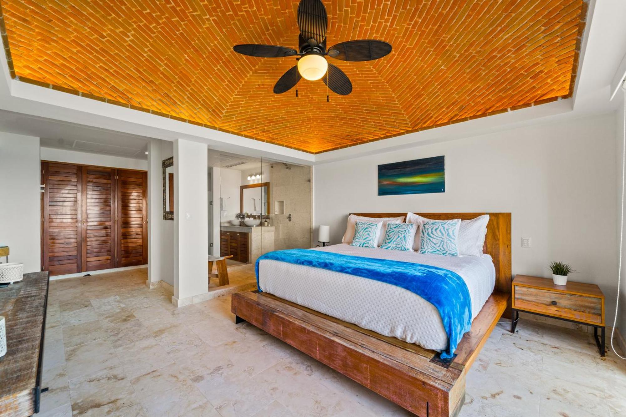 360 Views, Waterfront Penthouse, Rooftop Pool Apartment Isla Mujeres