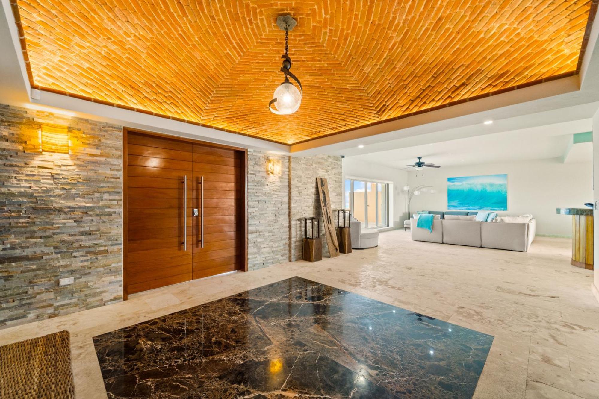 360 Views, Waterfront Penthouse, Rooftop Pool *